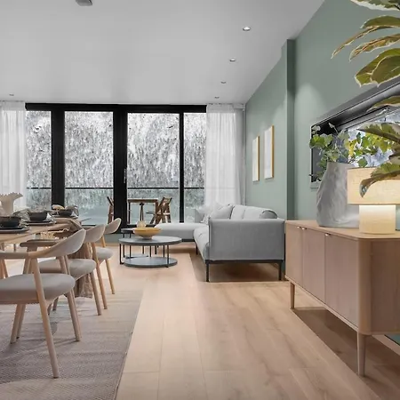 Appartamento Large, Modern With Amazing Views And Heated Indoor Garage