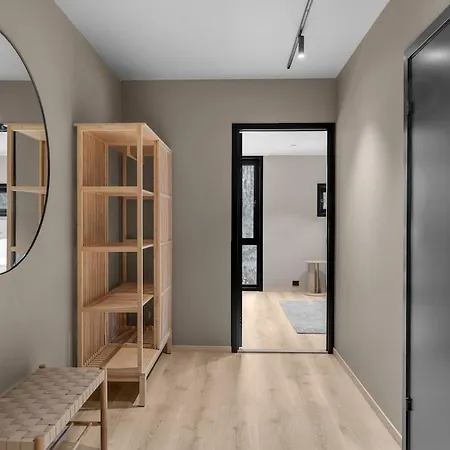 Large, Modern With Amazing Views And Heated Indoor Garage * 特罗姆瑟