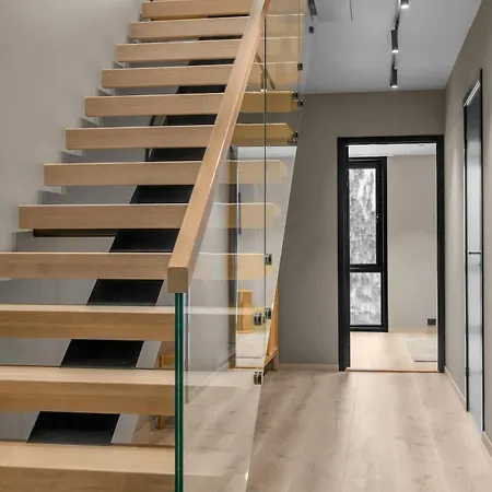 Large, Modern With Amazing Views And Heated Indoor Garage * 特罗姆瑟