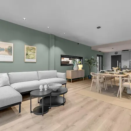 דירה Large, Modern With Amazing Views And Heated Indoor Garage *