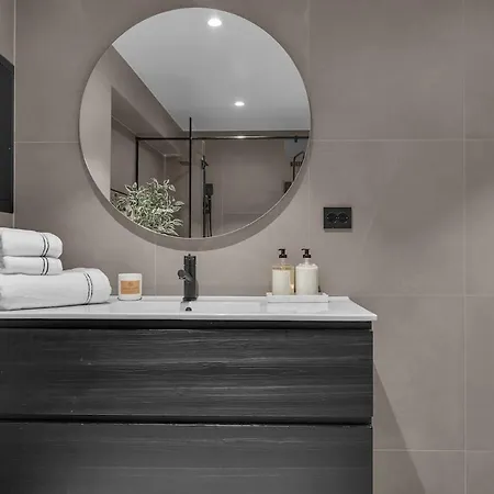 Large, Modern With Amazing Views And Heated Indoor Garage 特罗姆瑟