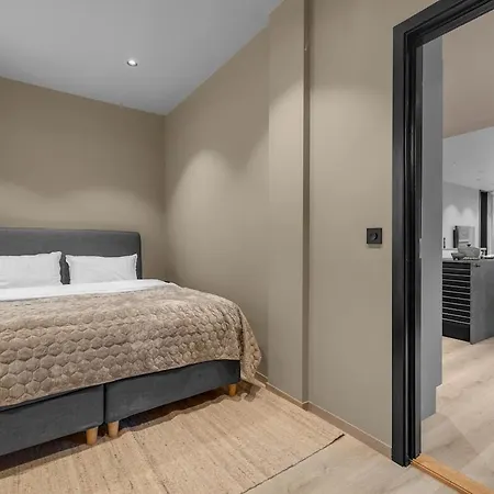 Large, Modern With Amazing Views And Heated Indoor Garage 公寓 *