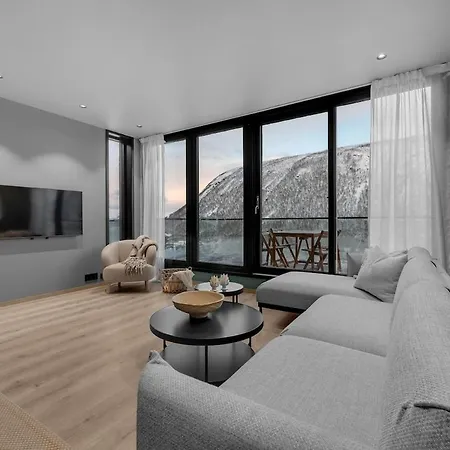 דירה Large, Modern With Amazing Views And Heated Indoor Garage