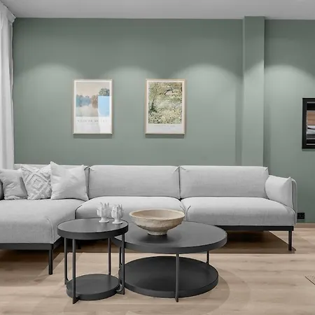 Large, Modern With Amazing Views And Heated Indoor Garage * טרומסה