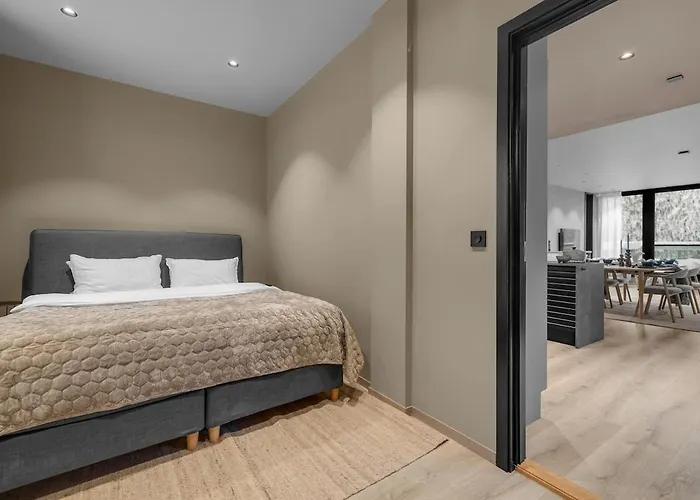 Large, Modern With Amazing Views And Heated Indoor Garage Apartament *